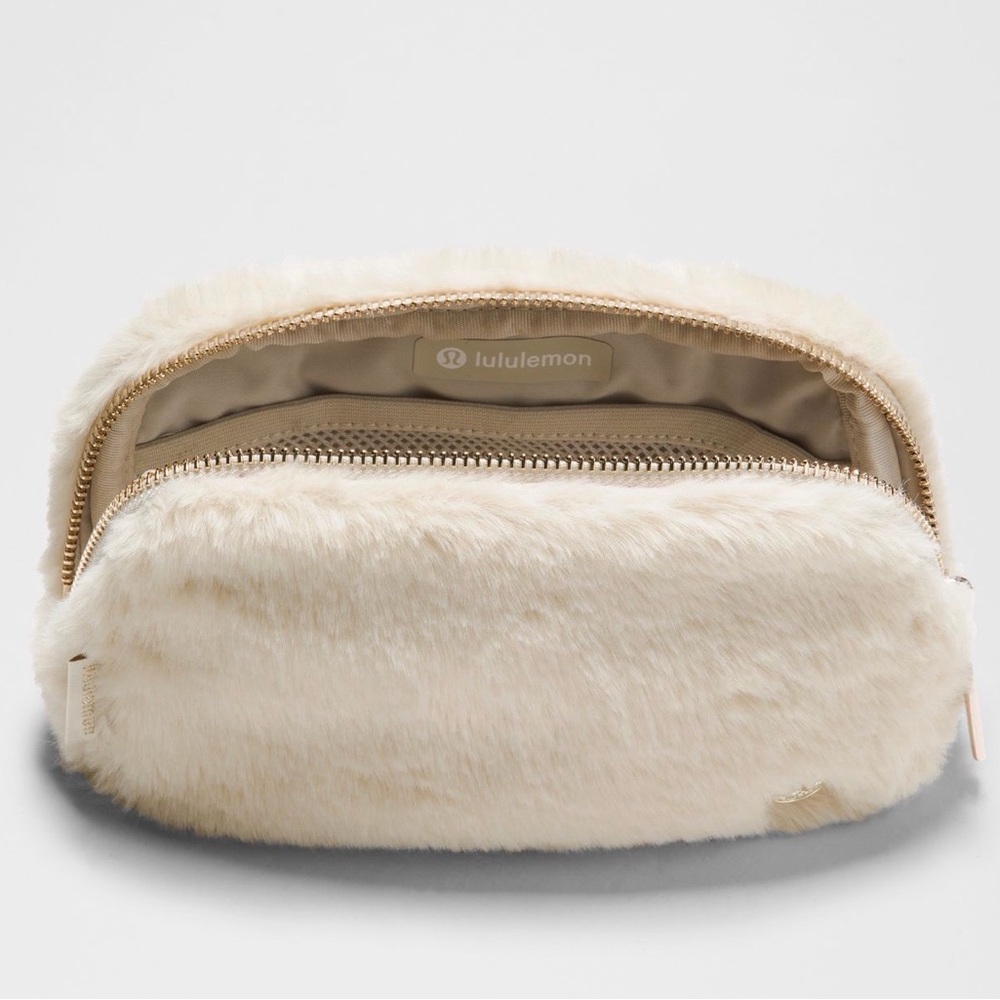 🆕 LULULEMON Everywhere Belt Bag Plush Fleece *Rhinestone Logo! NEW Ivory/Gold - Picture 7 of 17